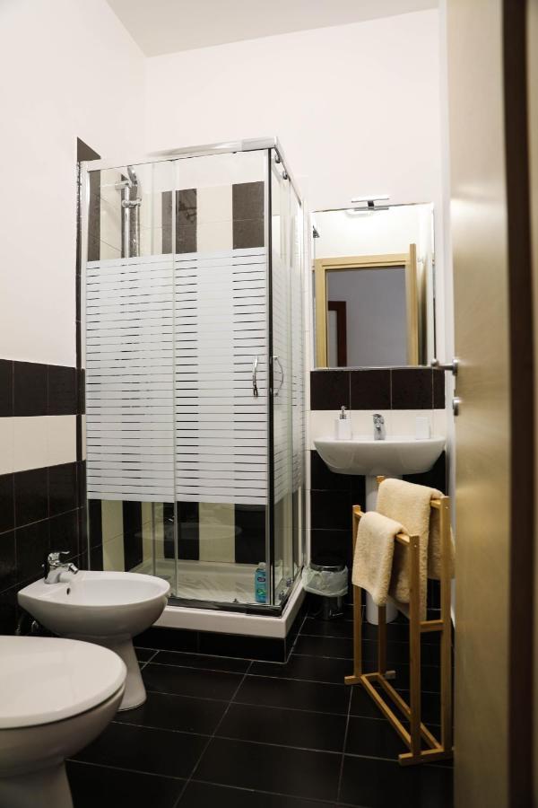 Aura Home Rent Of Rooms With Shared Kitchen Bari Bagian luar foto